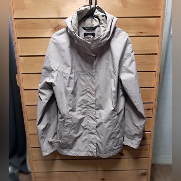 The North Face Jackets & Blazers - The North Face Folding Travel Jacket Size XL